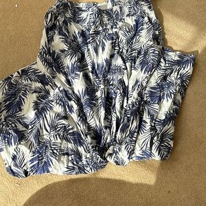 Super cute light summer pants super flowy perfect for tropical vacation